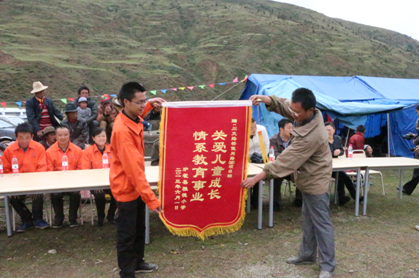 “實現(xiàn)偉大中國夢、建設(shè)美麗繁榮和諧四川” 主題教育活動專題簡報（十四）